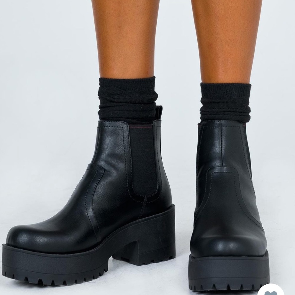 PRINCESS POLLY LIPSTIK BLACK EAMON BOOT